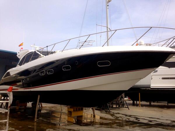 WildGroup's tweet photo. @wildgroup vinyl wrap @sunseekerboats Predator 54 hull band gloss black in just 3 days! 
https://t.co/HEHwuD5ZkD http://t.co/TktYlVpd8i