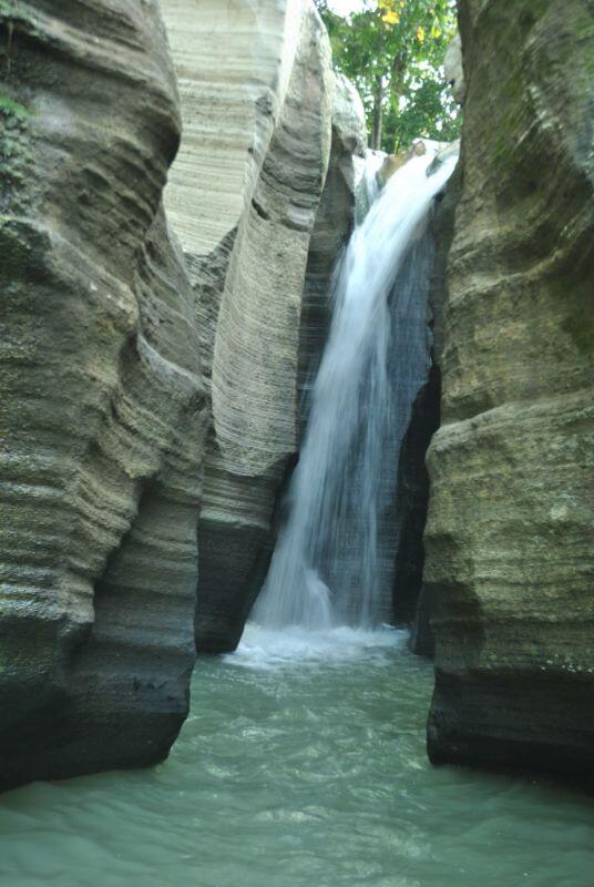 GNFI's tweet photo. Grand Canyon? Bukan. Ini adlh Luweng Sampang, Gedangsari, Gunungkidul. Jogja. Yuk wisata di dlm negeri http://t.co/ffbbVzpdvF