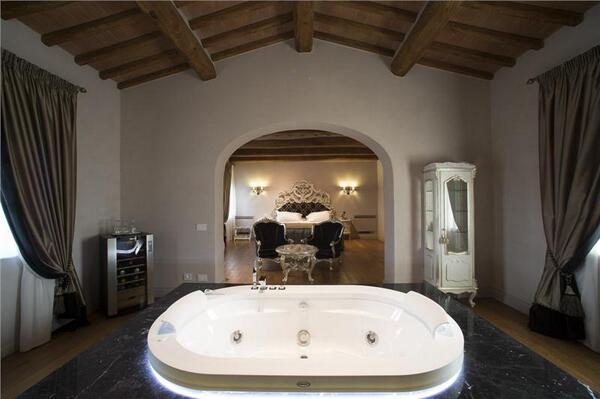 Добро пожаловать в Relais La Corte Dei Papi спа и ресторан в самом сердце Тосканы