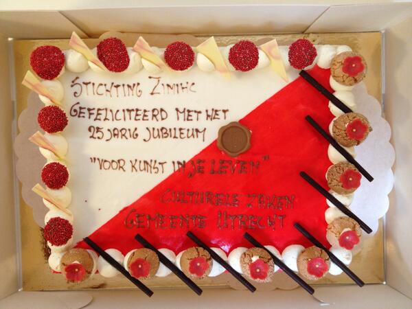 Wow, mooie taart van <a href="/GemeenteUtrecht/">Gemeente Utrecht</a> voor 25 jaar ZIMIHC. Dankjewel!