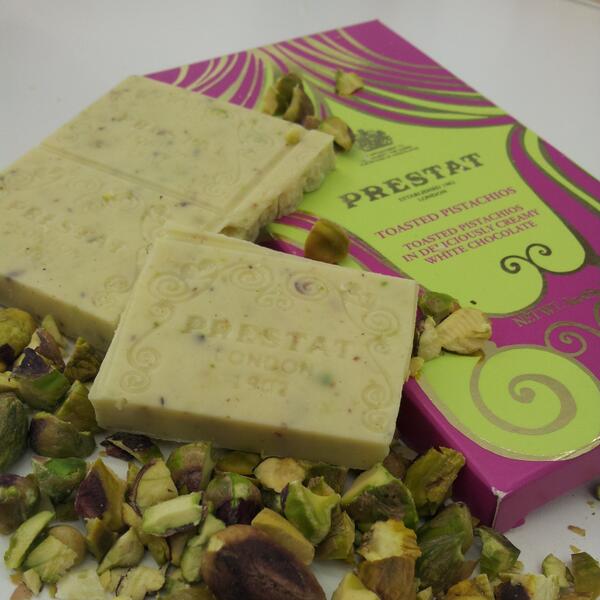 Prestatchoco's tweet photo. Toasted Pistachios الشوكولاتة البيضاء بالفستق المحمص http://t.co/vbxwm0KPj4