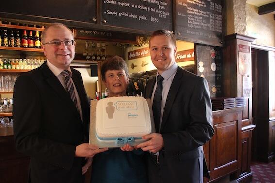 Brewery employee 500,000th to sign up for #peoplespension
<a href="/AutoEnrolmentUK/">AutoEnrolmentSupport</a> &amp; they were so happy they baked a cake!