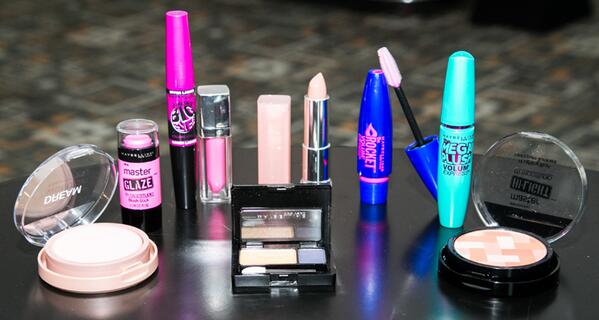 Remesansa's tweet photo. #pasarelaNYMaybelline
Mi pequeña coleccion Maybelline http://t.co/qXOfcAOTaD
