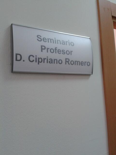 RFAF_tv's tweet photo. El director de la Escuela de Entrenadores de la @rfef_es recuerda al profesor Cipriano Romero. #FormacionRFAF http://t.co/F34EKnNx0C