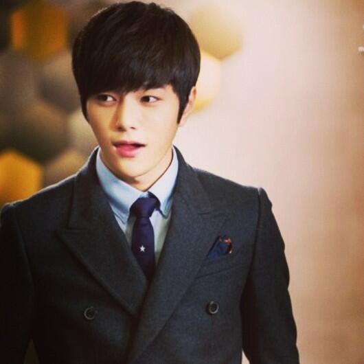 LeeMinJungID's tweet photo. Cunning Single Lady 앙큼한 돌싱여 Infinite L as Secretary Gil http://t.co/awDeU2i71b