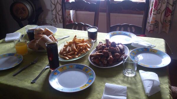 MariaBarrient13's tweet photo. Por cortesía de @neglazo12 !! Jajaja @carmenbarrien14 http://t.co/RWJsIFzsIT