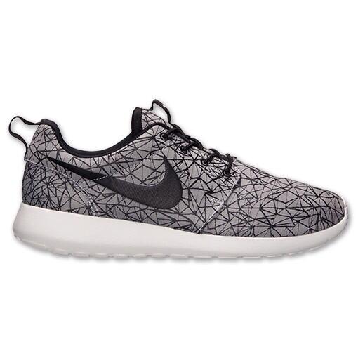 black roshe run finish line