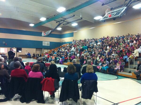 HardinCoSchools's tweet photo. #Classrooms of Excellence ceremony @NorthParkKids #MsLori #MsEmily #hardworkpaysoff #studentsfirst http://t.co/UJETwopleC