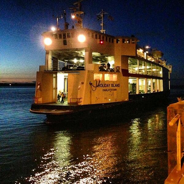 Looking forward to warm summer evenings! Thanks to <a href="/SarahPo22/">Sarah Poirier</a> for this #TBT photo! ferries.ca