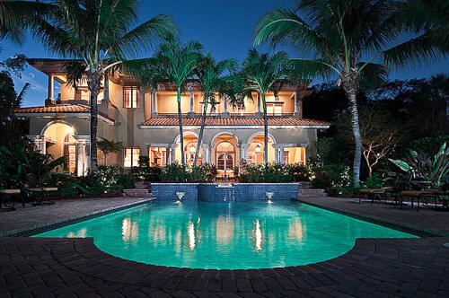 LUXURYPlCTURES's tweet image. Tropical back yard.