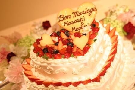 weddingcakebot's tweet photo. https://t.co/iaLhCgMFOjキレイ☆でも、美味しそう・・・なウェディングケーキ♪気に入ったデザインや参考になったウェディングケーキがあったら、リツイートしてね♪♪