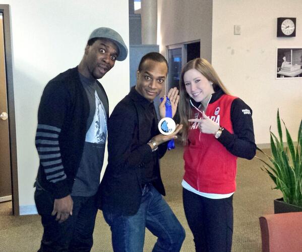 andrewsearles's tweet image. A pleasure meeting Gold medalist @LKLawes of the Women's Curling team!!
Note:There isn't chocolate inside #teamcanada