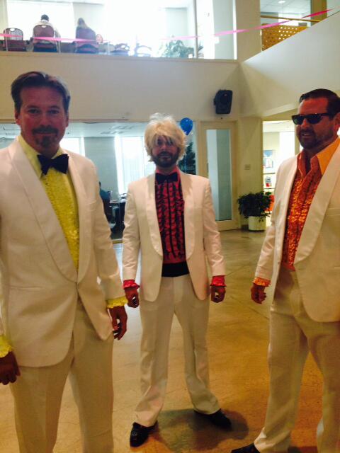 EFNorthAmerica's tweet photo. It's Thursday, which means #EFProm! 5:30, 7th Floor, EFers only. Be there. #thisishowweroll http://t.co/I6nWIT0LJK