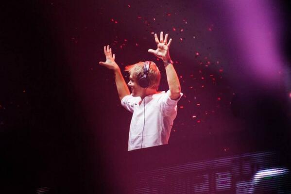 Iriska__Iriska's tweet image. Thursday. #ASOT652. Small pleasure