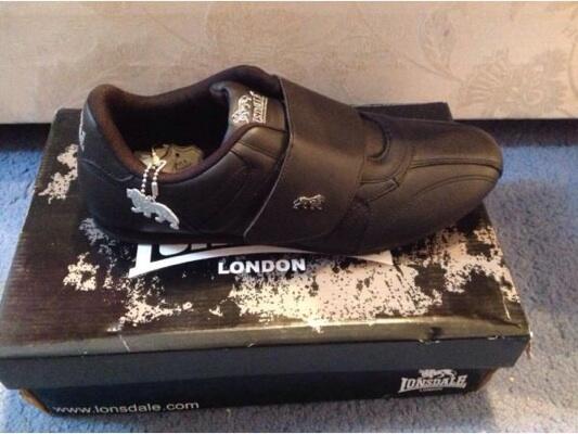 Ry4ntt's tweet photo. Men's sizeLonsdale trainers BRAND NEW NEVER WORN@DarrylBlackmore @KieranOConnor10 @JMarshfield http://t.co/kcD4IhL0ee http://t.co/QG4A0loFQk