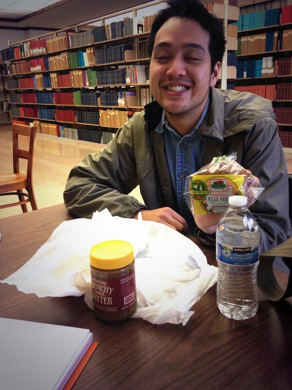 FashoBee's tweet photo. My better half brought us lunch! 😍😍 #prenuptialbonding #librarypicnic @dense_cell http://t.co/rH6wA1J018