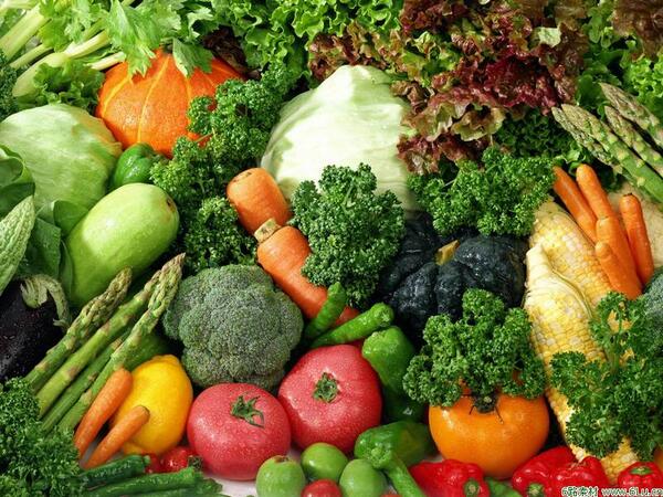 AGGIESGO's tweet photo. look at all this food. foragers be playin if they don't want any of this. http://t.co/UGh8SUWWtn