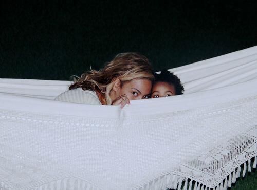 blueivyreaction's tweet photo. When you see someone from school in public http://t.co/f55Uqp5gHS