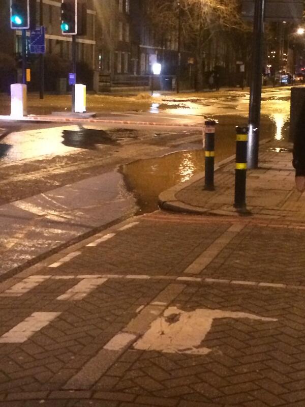 Flooding closes stretch of Clapham Road London ITV News