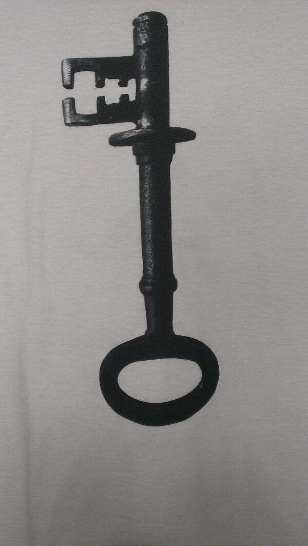 BruisedClothing's tweet photo. Key t-shirt .. £10 http://t.co/rgty7RsLbx #tshirt #tee #key #antique #blackkey #clothing http://t.co/i9d9oHqA2q