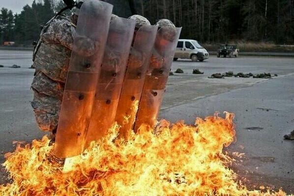 Army_Lifee's tweet photo. Soldiers feeling the heat during 'fire phobia' training. http://t.co/Alcvh6lhjv