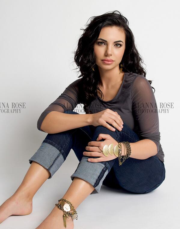 alannarosephoto's tweet photo. She could be on the cover of a magazine! #bhammodels #angelcourtjewelry #arpStudio #bhamphotog http://t.co/7O4K9SzW5y