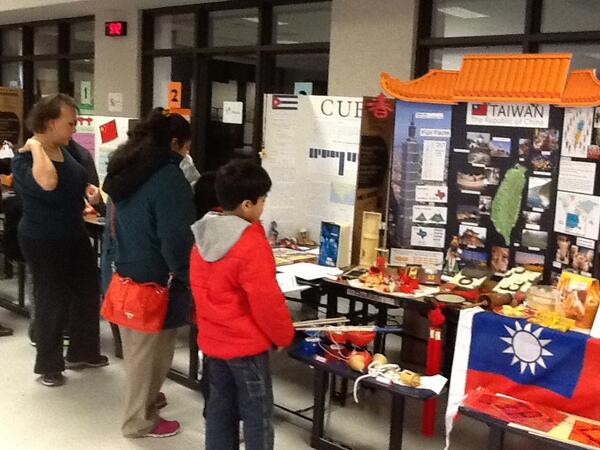 BrianCooper009's tweet photo. Olson's first Multicultural Night is in full swing. Check out the awesome Taiwan booth! #culture #olson http://t.co/1nYBItyMDv