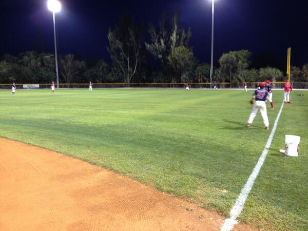 Verobeach2019's tweet photo. Ce soir, le niv.3 joue contre une équipe du secondaire des USA! http://t.co/rVsMuBJrKZ