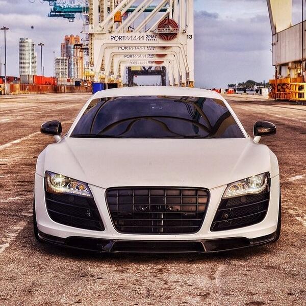 AudiNation's tweet photo. Clean Audi R8. #audi #r8 #carporn http://t.co/FuueWjGan3