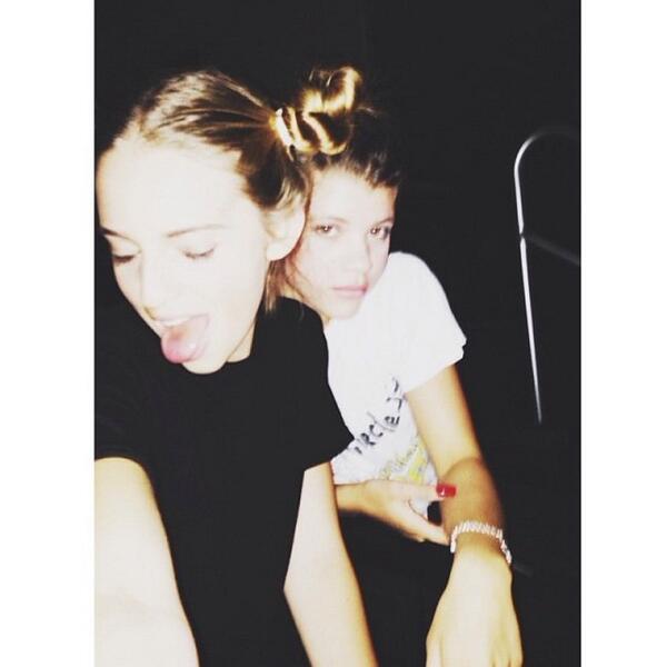 talitavon's tweet photo. we love you Miley! 😜 http://t.co/T9lOIeFTtk