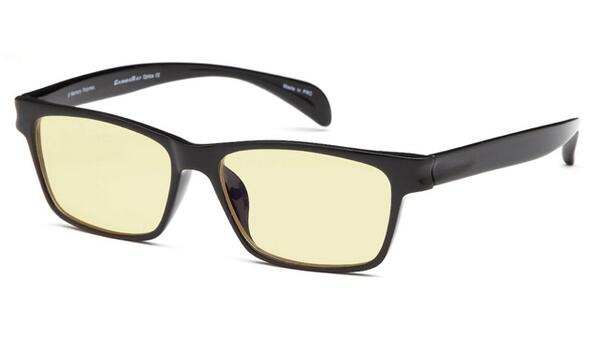lifehacker's tweet photo. Gunnar computer glasses are expensive. Gamma Rays are a cheap alternative, at only $25: http://t.co/E4ZrbL5Tek http://t.co/3lN5UTuouf