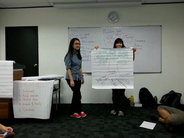 UndiMsia's tweet image. #idolademokrasi BAC #problemtreeanalysis first group presenting their problem tree.