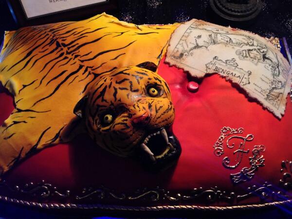 FairmontEmpress's tweet photo. Here's an up close look at the amazing hand painted @TheBengalLounge cake! #Bengal60 #yyj http://t.co/htaaavT4HC
