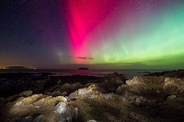 .<a href="/ObservingSpace/">Observing Space</a>: Northern lights photographed by Brendan Diver on Feb 28 @ Clonmany, Ireland flickr.com/photos/donegal…