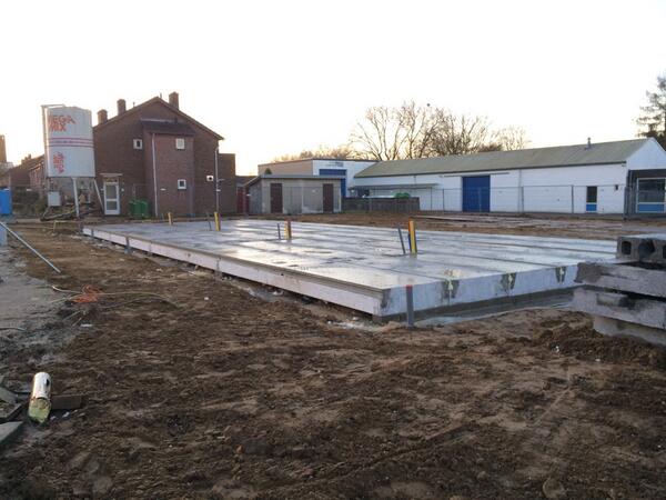 bobjongen's tweet image. @PlusWonen in @Meerssen voor @WonenMeerssen ! Volgende week worden de casco's van de woningen geplaatst! @JongenBouw