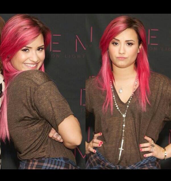 iLovaticForDemi's tweet photo. Wtf. Demi is too cute http://t.co/UH6lbhlKCP