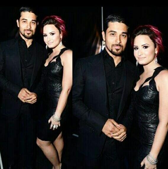 iLovaticForDemi's tweet photo. Then.. Dilmer happened http://t.co/kAahO5QRZz