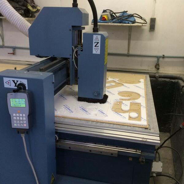 Onze cnc frees weer volop in actie op onze nieuwe lokatie, met grote dank aan <a href="/mh_autoschade/">M&H autoschade</a>