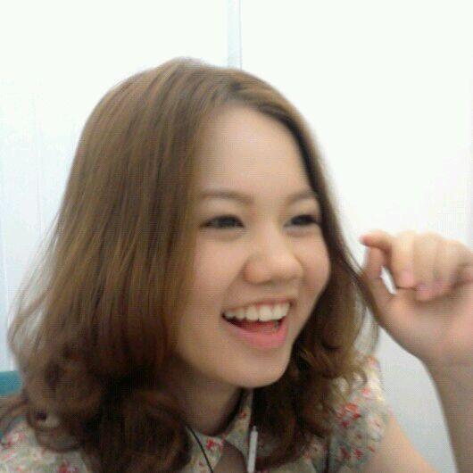 Giggi_cookie's tweet photo. ยิ้มๆ ยิ้มกะการอ่านสือ ฮูเล่ๆ :) http://t.co/W5LaKuopKX