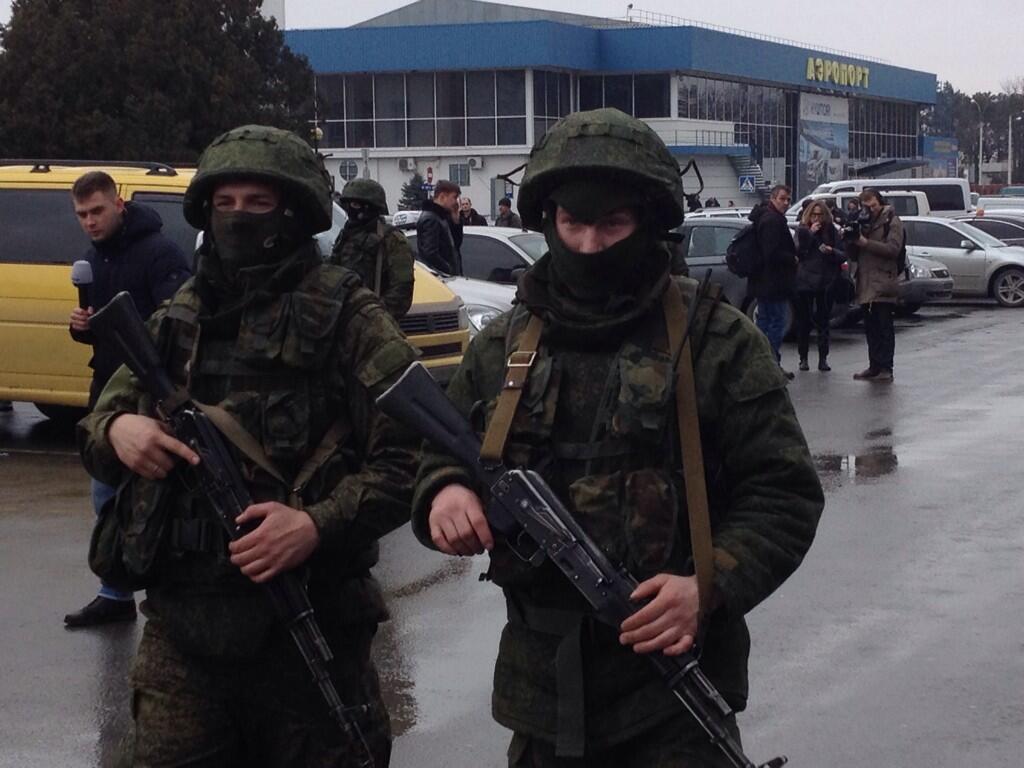 Tension militaire en Ukraine BhjbAtrIEAAAETN