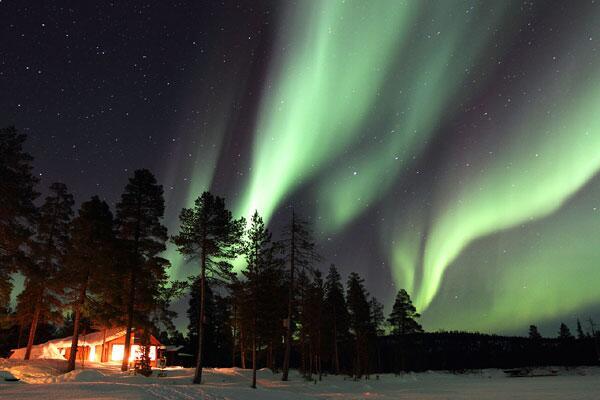 Missed last night’s light display? Follow our guide to the ideal #northernlights adventure -  bit.ly/1jESyn8