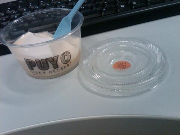lovienda's tweet photo. Silky Hazel Nut Dessert PUYO! http://t.co/y3ZuJSN1Bx