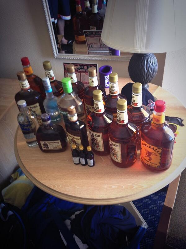 testrick8's tweet image. Holy #shitguyz #springsing2014 #Daytona @DeNop11 @DaveStanisz @scottymiller47 @11StephJones