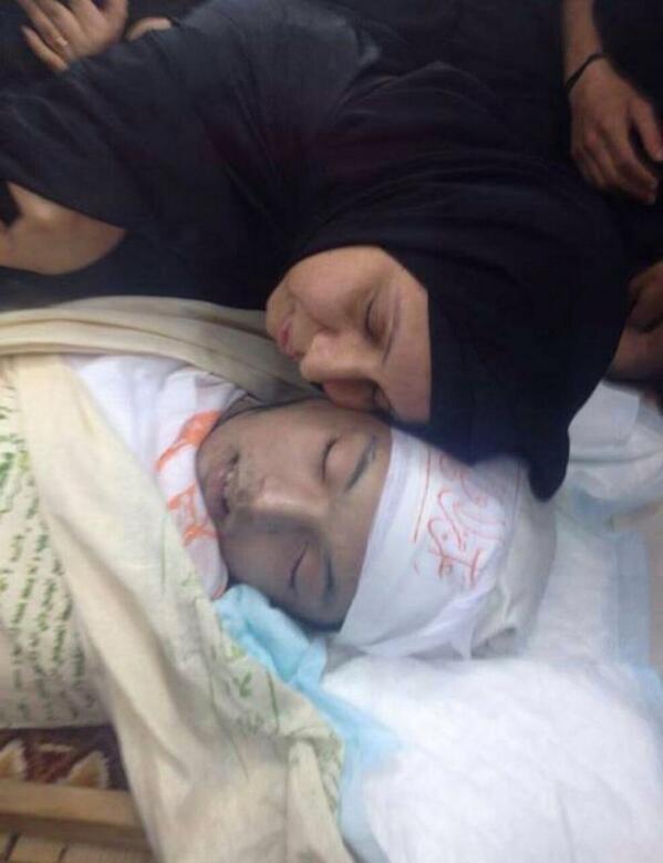 AlWefaqEN's tweet photo. The loudest moment of silence. Mother of the martyr during the last goodbye to her son who died in custody. #Bahrain http://t.co/5dDF2EXMCF