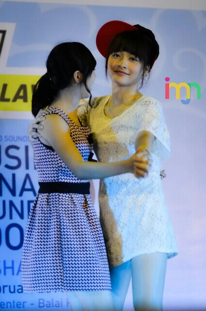 imajineshon's tweet photo. Halo kak Ve, cuma mau laporan.. eee... eto... ini ada yg selingkuh loh :)) @veJKT48 @kinalJKT48 http://t.co/I0it2aKDCP