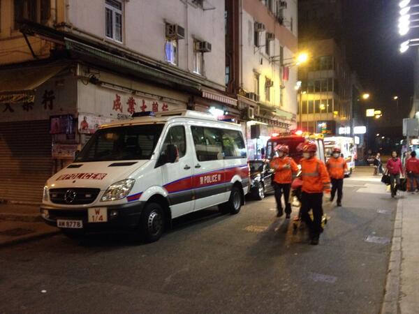 edenyehk's tweet photo. Fire at Whitty Street (屈地大厦), injured has been carried from the building to the ambulance. http://t.co/TwvxaiqWeX