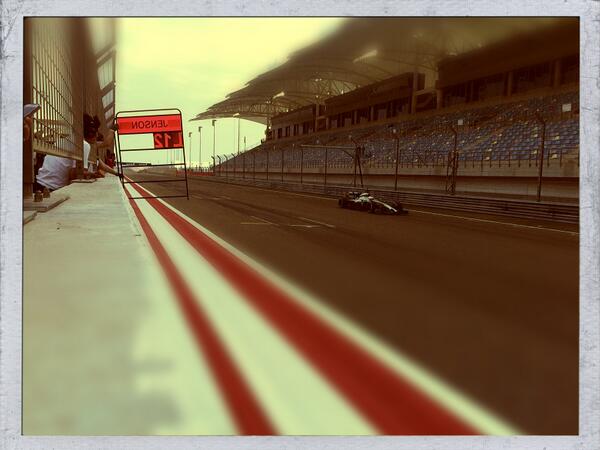 After that last red-flag, let's try and run to the end of today's session! #Bahrain #F1