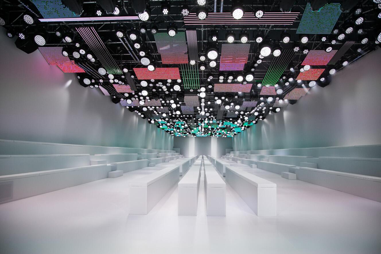 Dior Fall 2023 Watch the show live from Mumbais Gateway of India