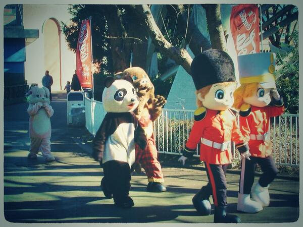 もろったー あの日の横浜ドリームランド 新春園内パレードでの一コマ ドリちゃんランちゃんのその他大勢のお友達も参戦 真中は のびる子きょうしつ の2代目パンダくん 嘘 02 1 3 ドリームランド 遊園地 Http T Co B9oeyrfwok Twitter
