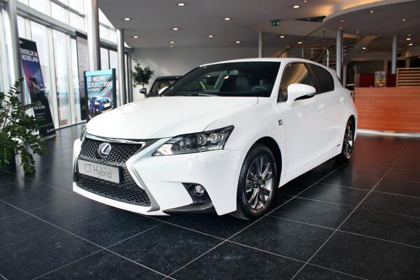 VDAutomotive's tweet image. De koffie en de nieuwe #Lexus CT staan voor je klaar. Je komt toch morgen ook even kijken @lexusbreda